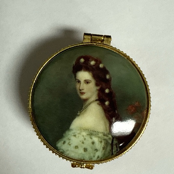 Elegant Gold Locket with Portrait Vintage Porcelain Trinket Box For Germany - Picture 1 of 8